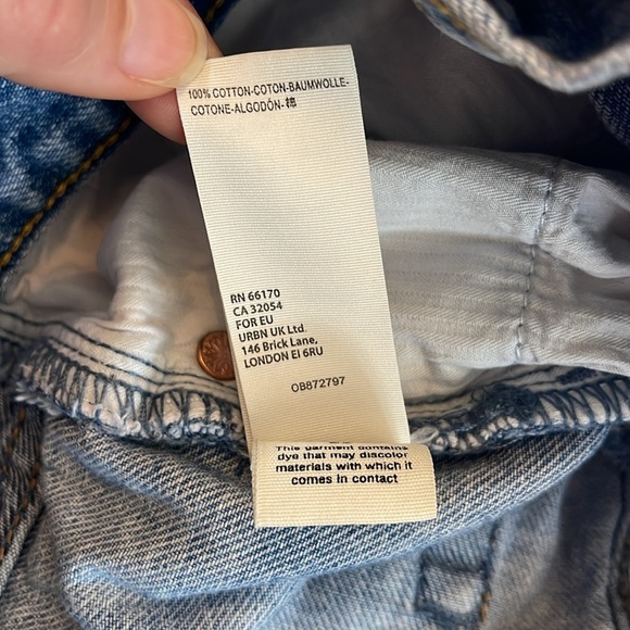 Free People We the Free Mid Rise Distressed Jean Shorts Size 27 - Picture 8 of 8